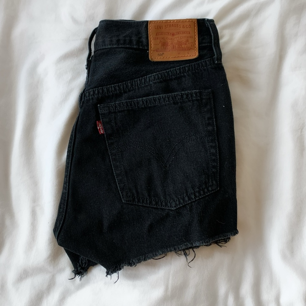 Levi’s High Rise Black Shorts